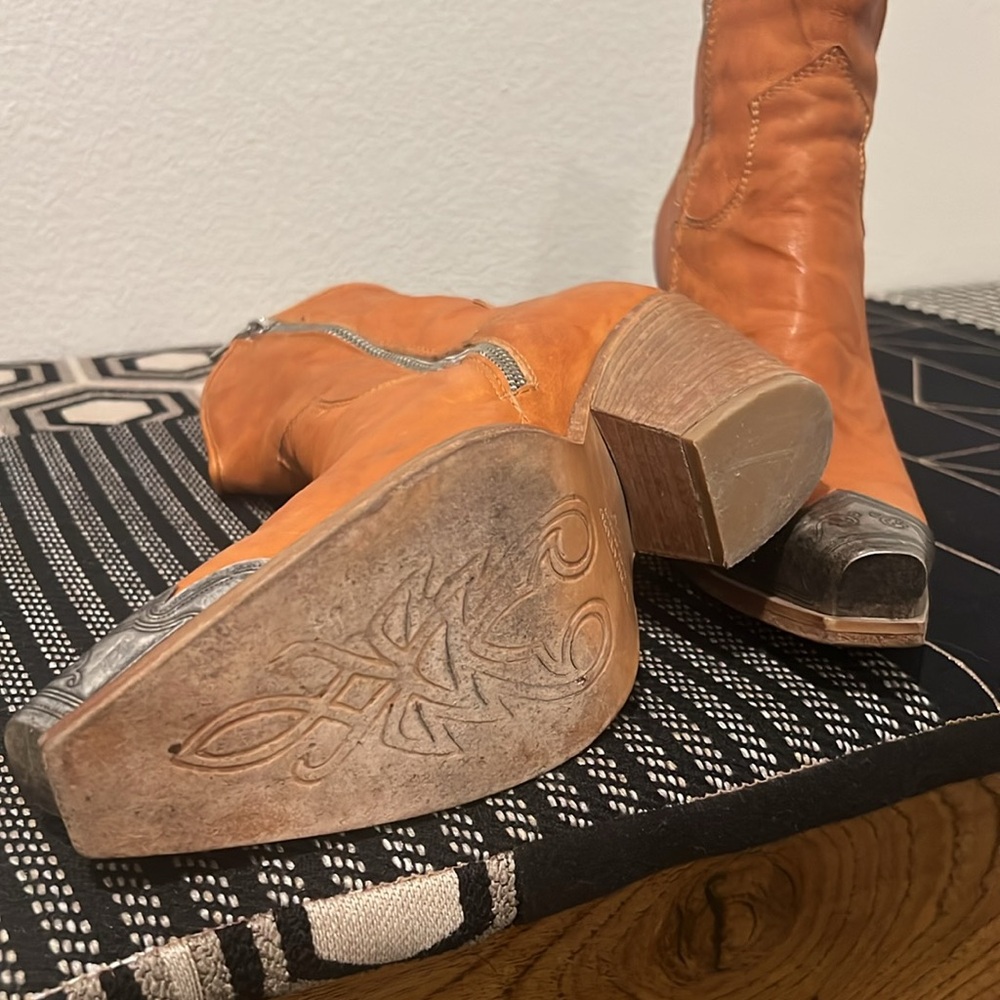 Free People Brayden Western Boho Boots Tan Etched Snip Toe Size 7 - Picture 13 of 16